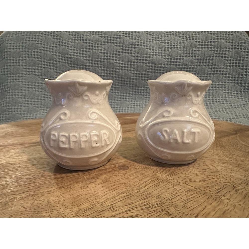 Chic Brand Antique Porcelain‎ Salt & Pepper Shaker Set White "Provence" Pattern.